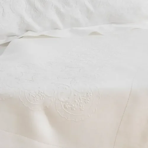 Juego de cama bordado a mano