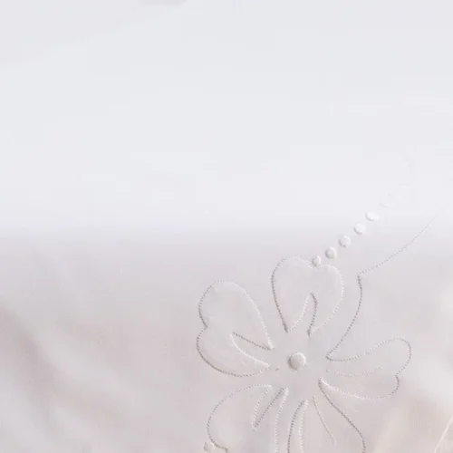 Juego de cama bordado a mano