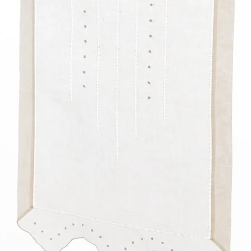 Cortina beige bordada a mano