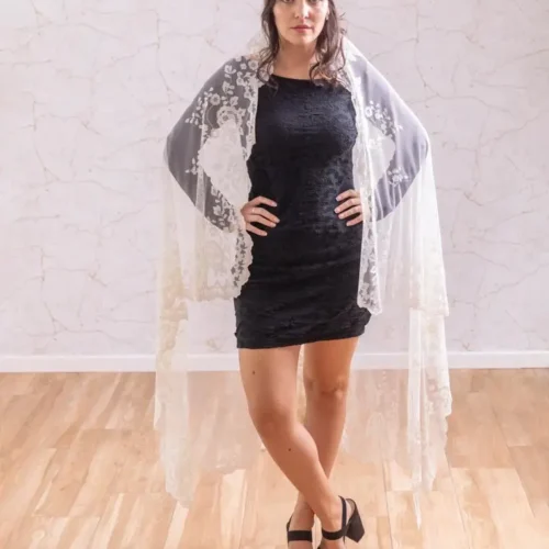 Mantilla bordada a mano